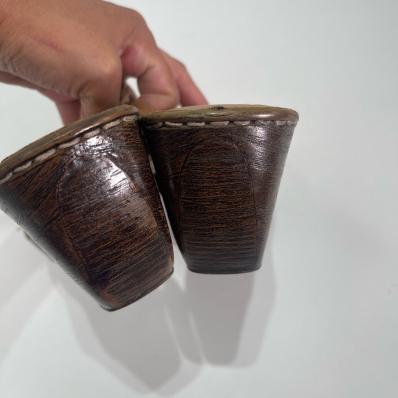 Born Gold Metallic Floral Wedge Sandals Women 7M Leather Comfort Casual - Picture 4 of 6